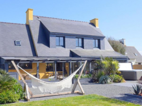 Holiday home with jacuzzi, Guisseny